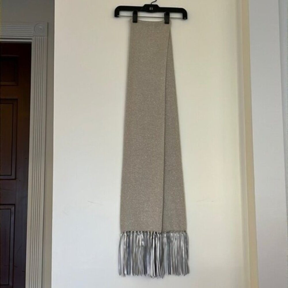 🌙✨ Metallic Silver Knit Scarf with Shimmer Fringe ✨🌙